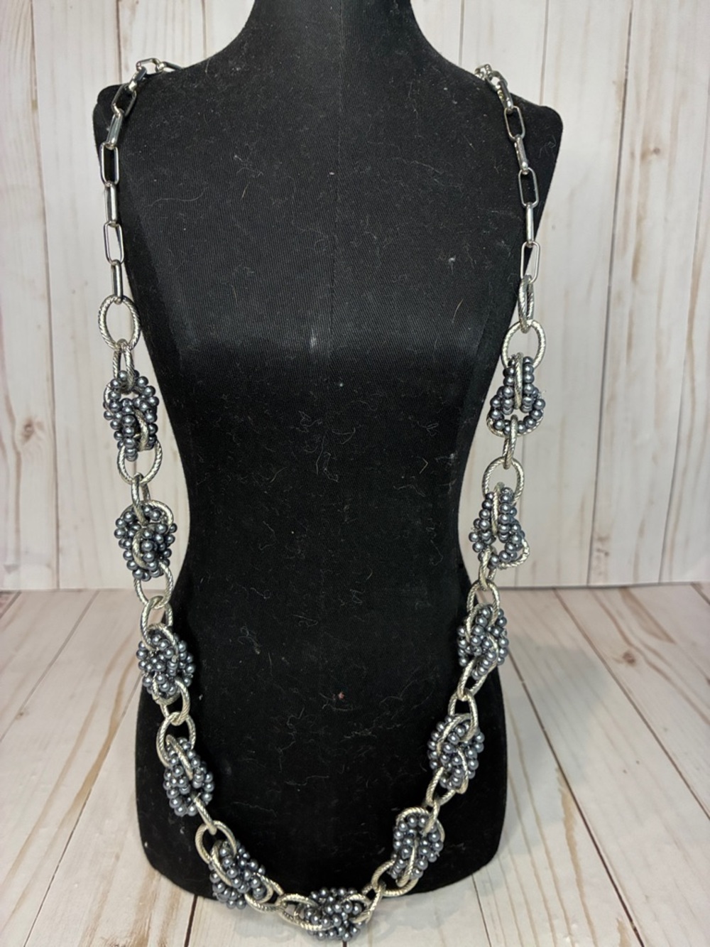 NWT Simply Vera Vera Wang Silver Chain Necklace with Gray Beaded Clusters